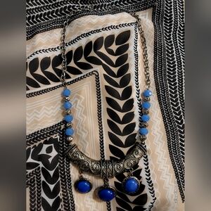 Beautiful Unsigned Navy Blue Lucite Silver Tone Bib Statement Necklace Fashion